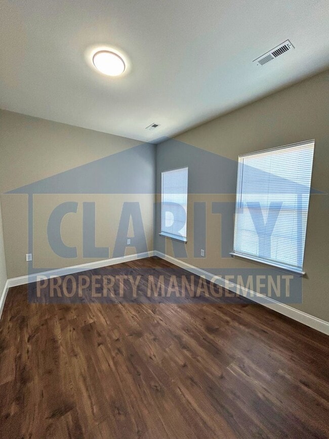 Building Photo - Modern townhome!