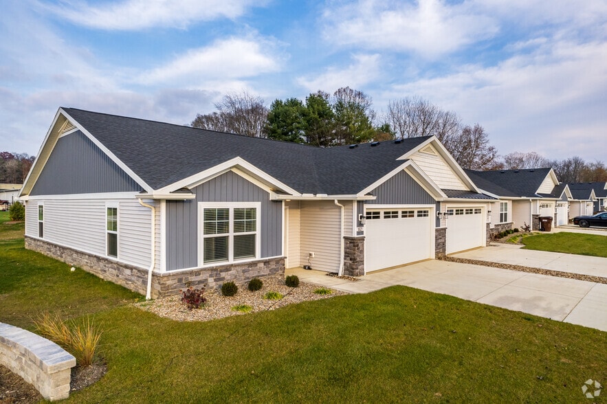 Riverwood Apartments 1870 Akron Peninsula Rd Akron OH 44313