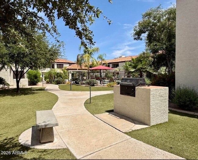 Building Photo - 9990 N Scottsdale Rd
