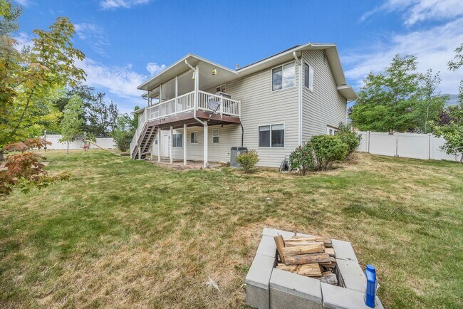 Building Photo - 567 N Allanwood Pl