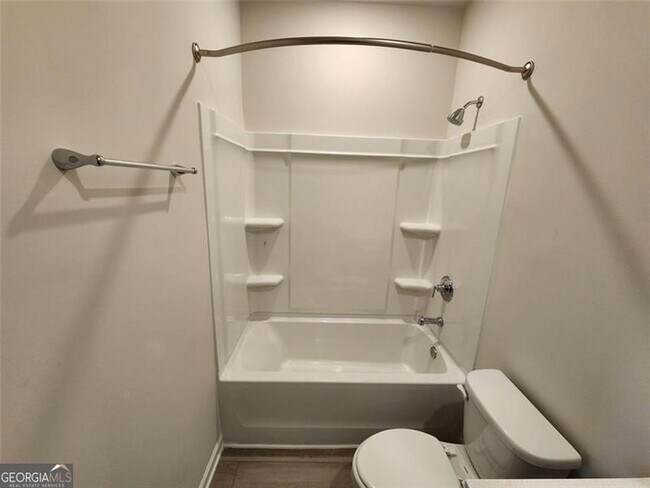 Building Photo - 235 Vly Oak Dr