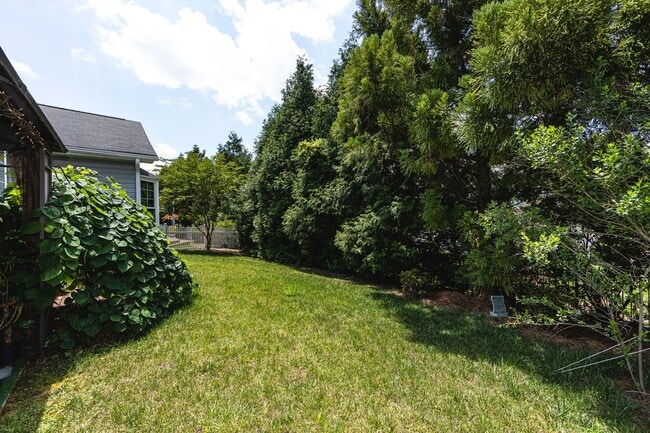 Building Photo - Elegant 4-bedroom Home in Desirable Callonwood Neighborhood in Matthews, NC