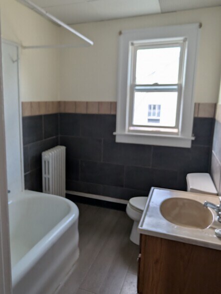 Building Photo - 121 Mansfield Ave