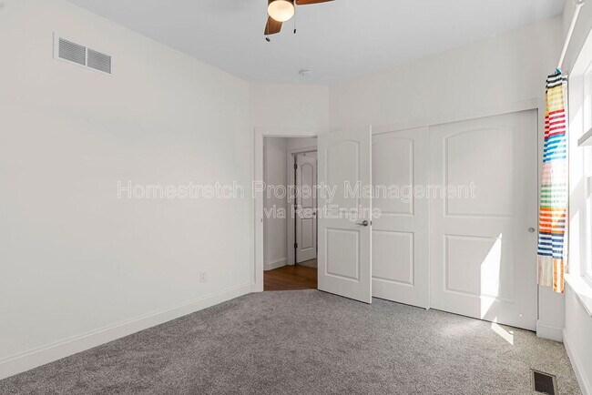 Building Photo - 521 Upper Ridgepointe Ct