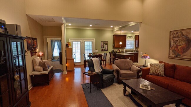 Building Photo - 3 Bedroom Home located in Magnolia Gardens...