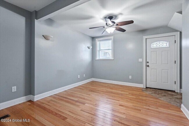 Building Photo - 53 Beekman St