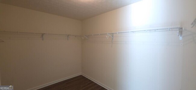 Building Photo - 838 Pond View Ct