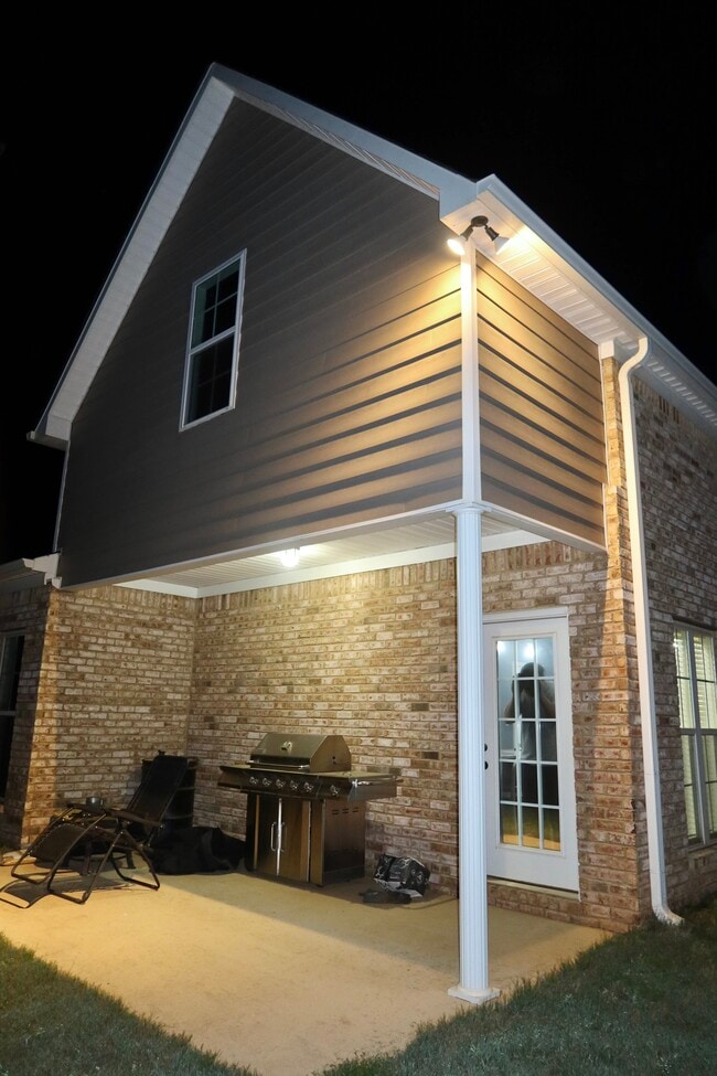 Building Photo - 15695 Landview Ln