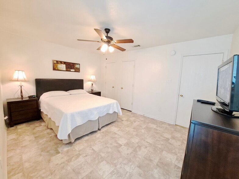 Master Bedroom - 1625 Yuma Trl