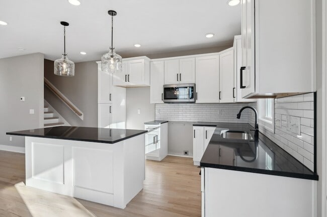 Building Photo - 2111 Chadwell Retreat Dr