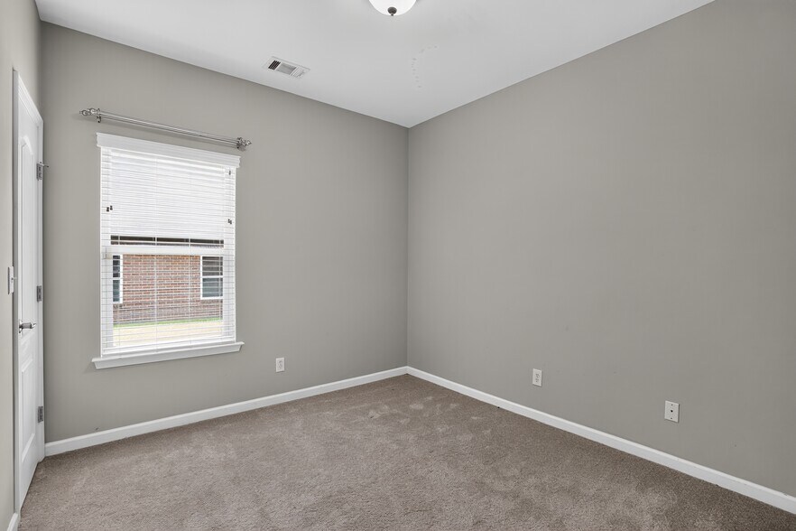 Building Photo - 265 Oxmoor Pl