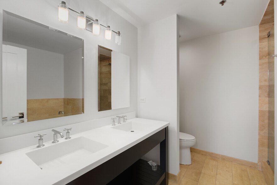 Building Photo - 525 W Superior St