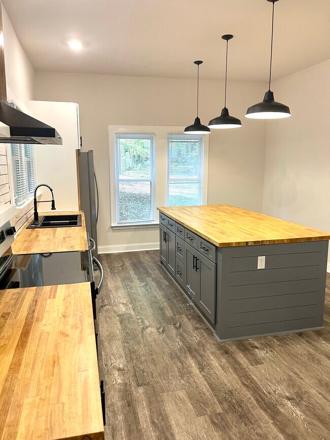 Building Photo - 113 N Patterson St