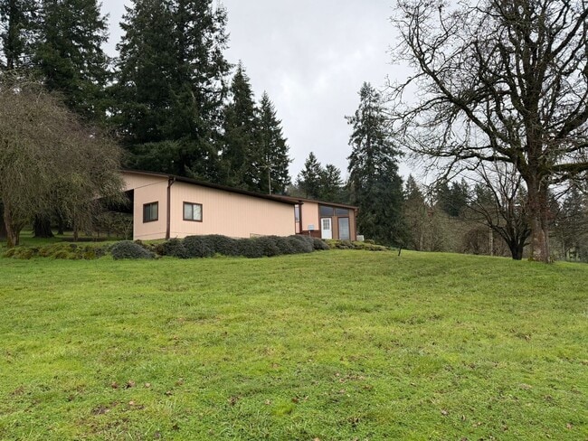 Building Photo - 3 Bedroom with a View!