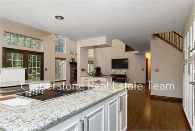 Building Photo - 355 Paisley Dr