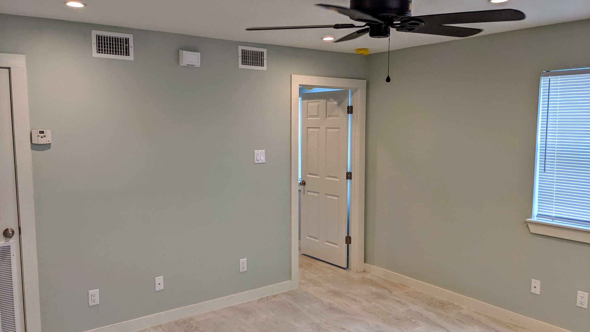 Building Photo - 917 Hendricks Ave