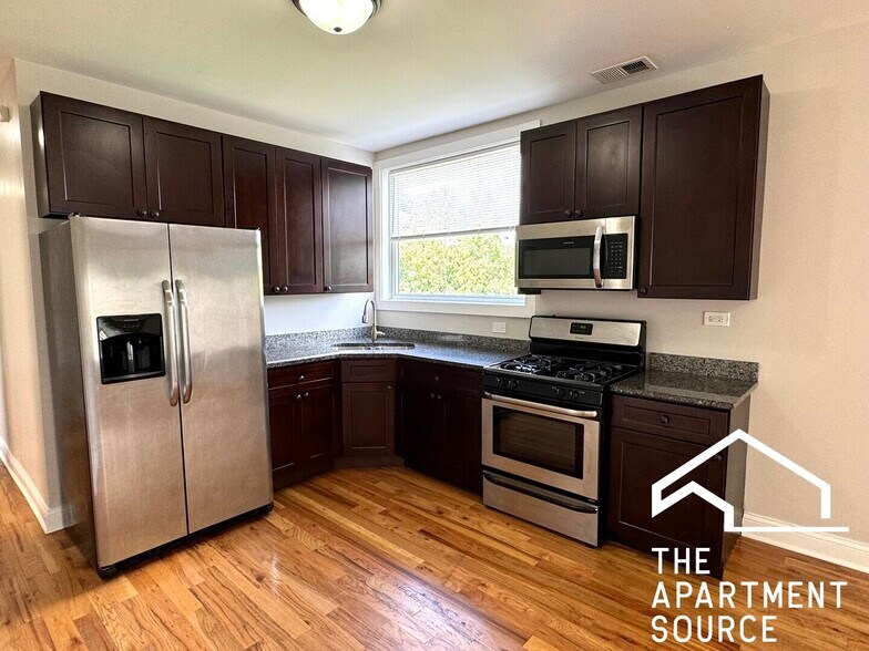 Building Photo - 3904 W Armitage Ave