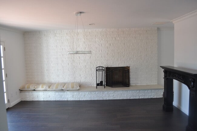 Building Photo - Serra Mesa  SFH Detached “4BR/2.5BA + offi...