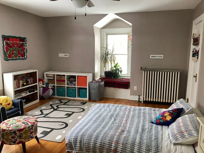 Building Photo - 8307 Greenwood Ave