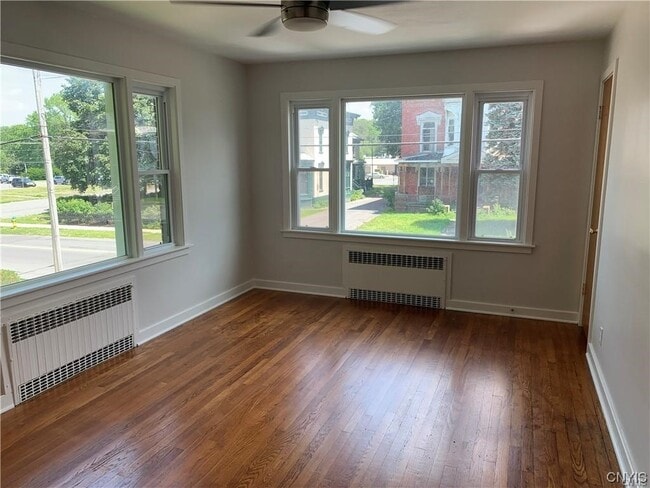 Building Photo - 184 S 1st St