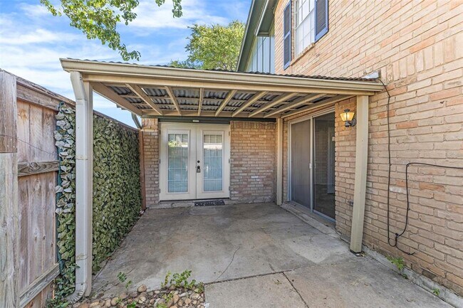 Building Photo - 2100 Kipling Dr
