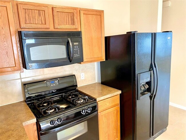 Building Photo - 6222 Settlers Lake Cir E