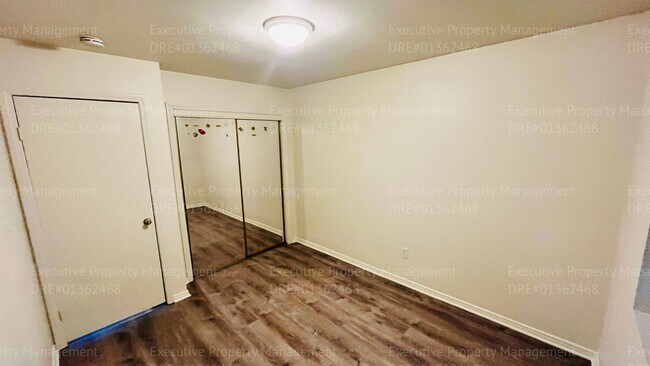 Building Photo - 1142 8th Pl