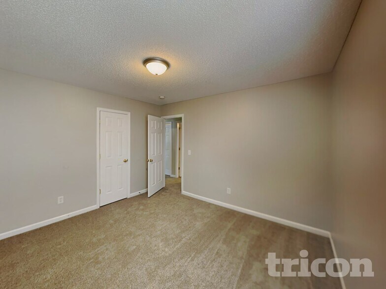 Building Photo - 337 White Gables Dr