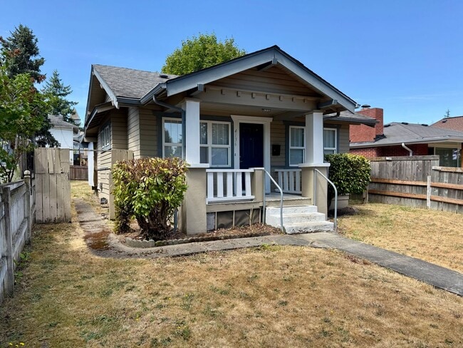 Primary Photo - Charming Renovated Cottage with Spacious Y...