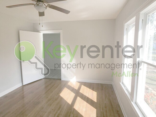 Building Photo - 2Bed/1Bath w/office in Central Mcallen ( Laurel and 10th )