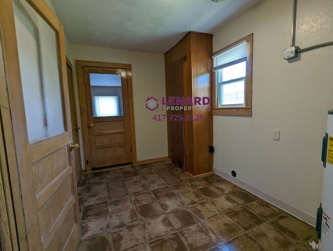 Building Photo - 3 Bedroom Home Ready for Move In!