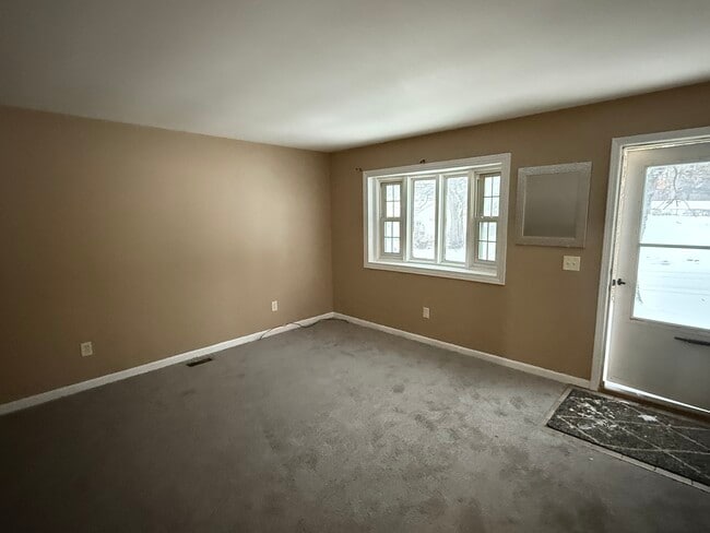 Building Photo - 596 Bloomfield Ave