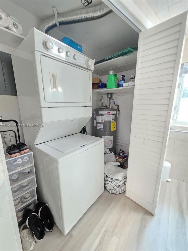 Building Photo - 250 NE 42nd St