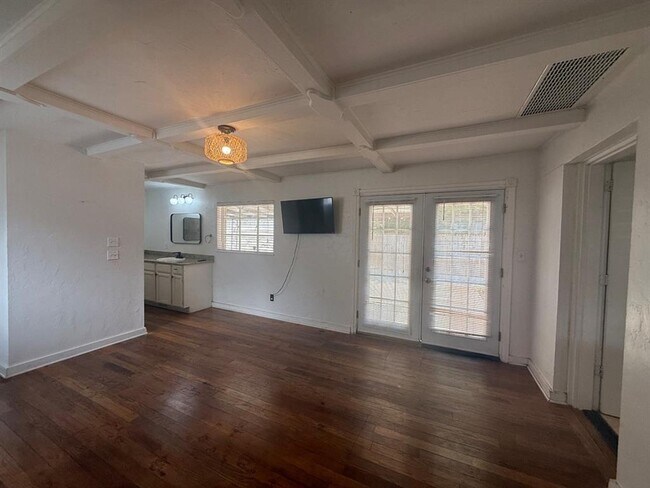 Building Photo - 3105 NW 21st St