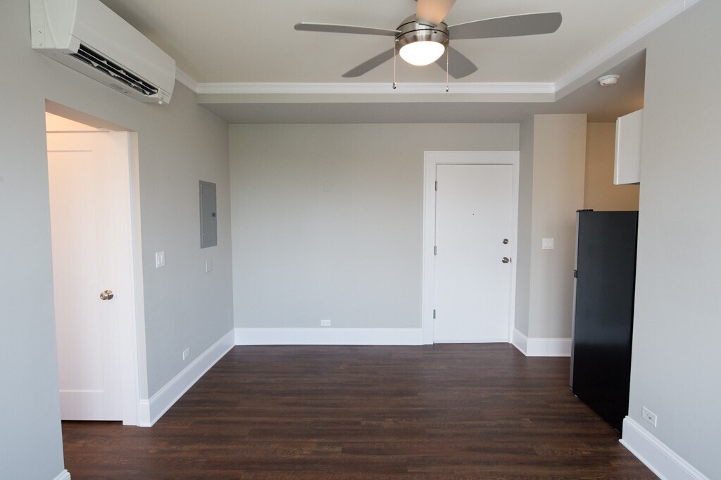 Building Photo - 817 W Lakeside Pl