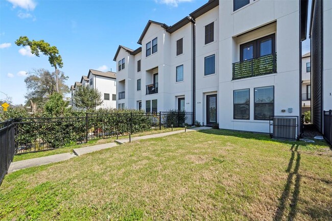 Building Photo - 1136 Wycliffe Dr