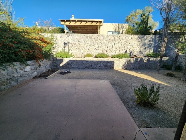 Building Photo - 2050 Pinecone Way