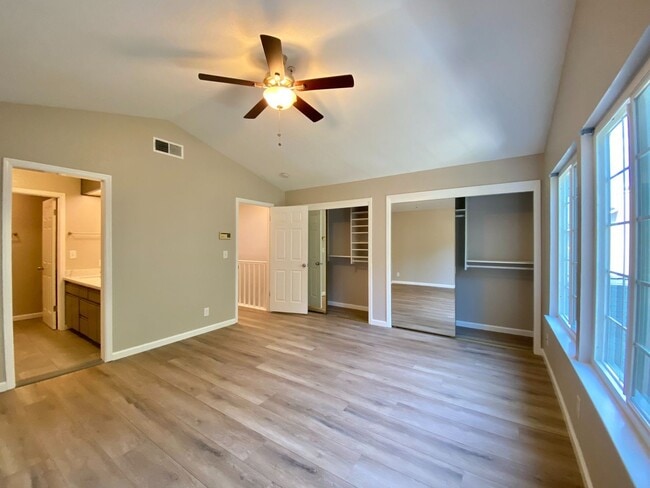 Building Photo - Updated 2 Bed 2 Story Napa Valley Club Con...