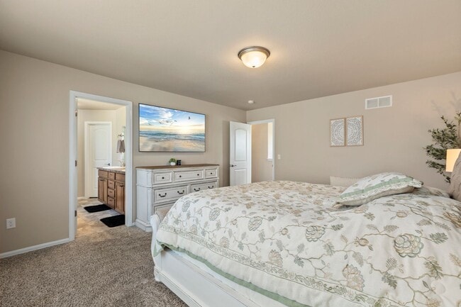 Building Photo - Spacious 4-Bedroom Home with Private Backy...