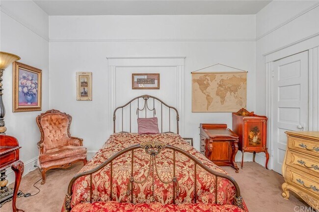 Building Photo - 119 W 21st St