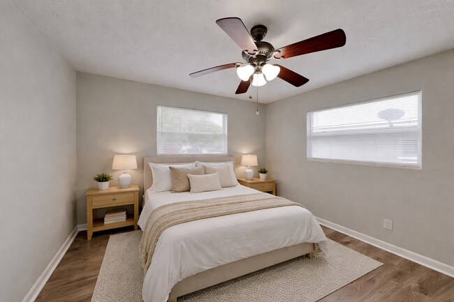 Building Photo - Updated 3 Bed, 2 Bath Home with Fenced Yard & Sunroom in Jacksonville, FL