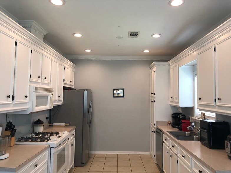 Kitchen - 106 Hanover Cove