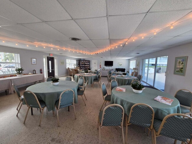 Building Photo - 110 Shore Ct