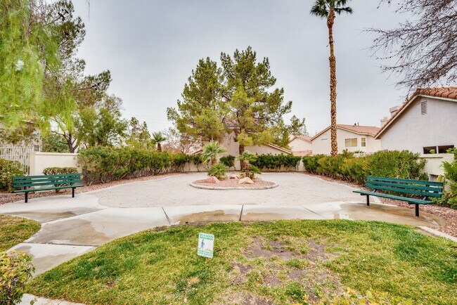 Building Photo - Gorgeous, recently renovated Green Valley ...