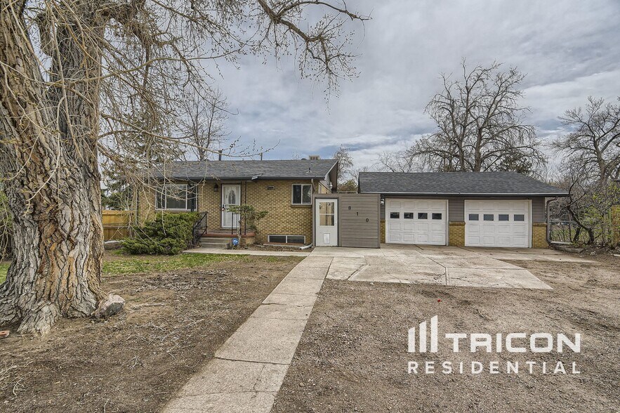 Building Photo - 810 S Sheridan Blvd