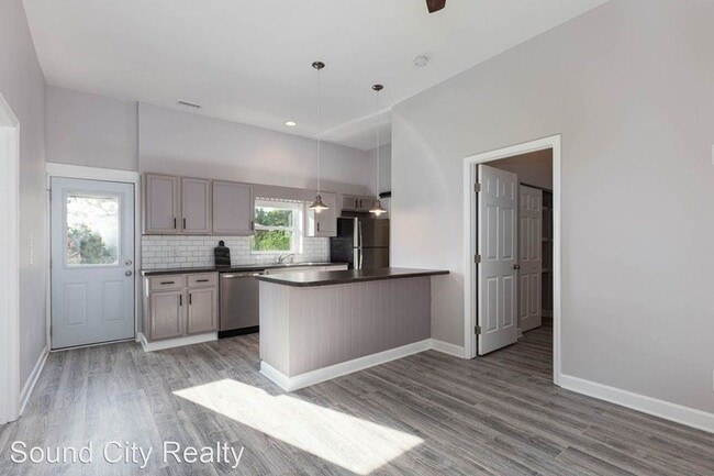 Building Photo - 1 br, 1 bath House - 450 Quarry Rd