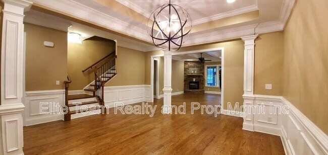 Building Photo - 550 Cottonfield Cir