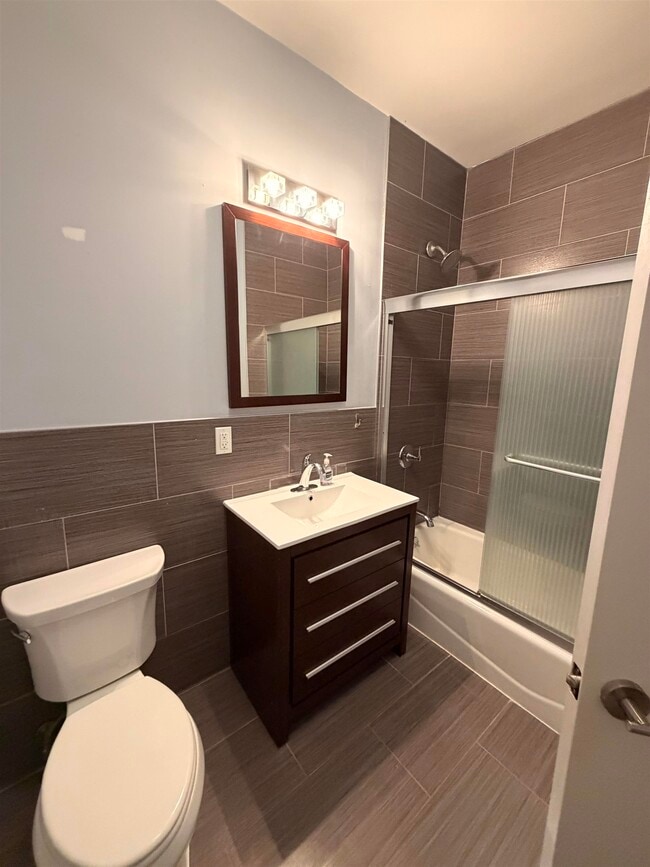 Building Photo - 298 6th St