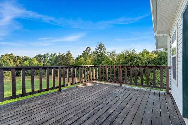 Building Photo - Spacious 5-Bedroom Home on 1.5+ Acres in West Side School District
