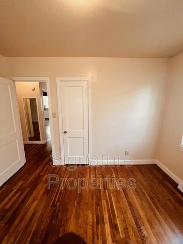 Building Photo - 2128 N Whitehill Dr